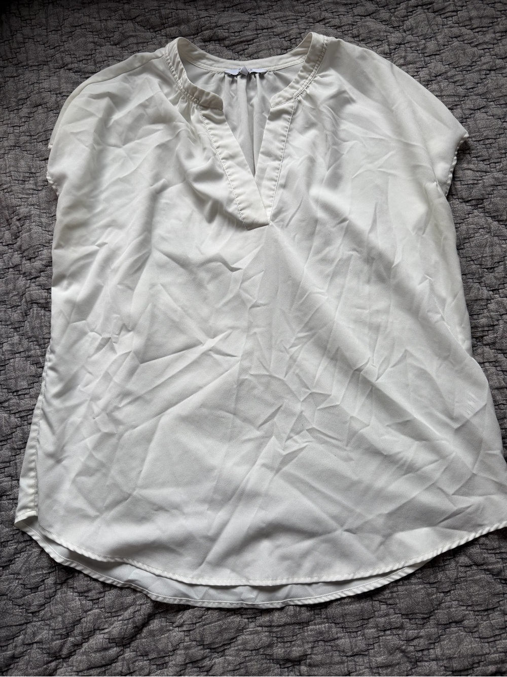 ALFRED SUNG Cream Split-Neck Short Sleeve Blouse